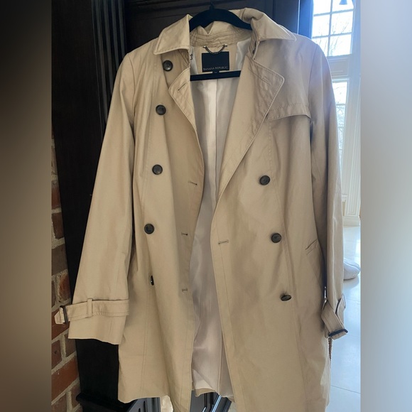 Classic tan trench coat by banana republic - Picture 4 of 4